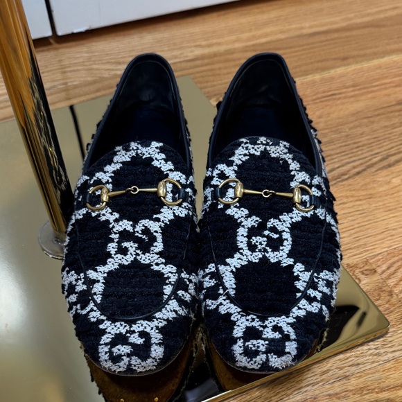 Gucci Jordaan Tweed Loafer with signature Gold Horsebit Accent. 👩‍🍳 💋 - Picture 2 of 10